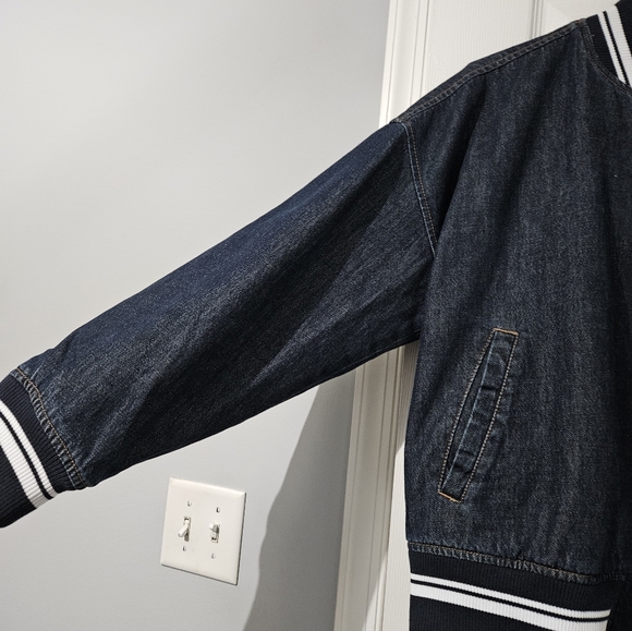 NWOT: Women's Old Navy Oversized Jean Bomber Jacket - Medium - Picture 6 of 11